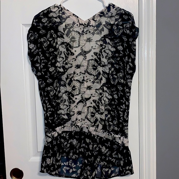 Express Blouse - Picture 2 of 4